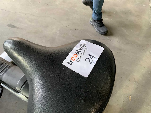 Matrix u3x uprightbike home trainer - afbeelding 3 van  5