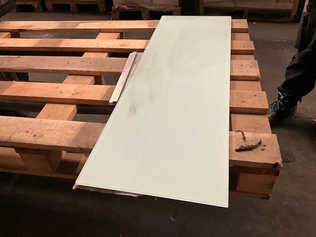 Matt finish chrystal vloertegel in glas - afbeelding 1 van  3