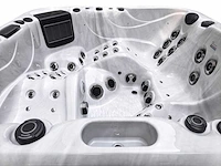 Mawialux 5-persoons buitenspa met balboa en wifi (bomvol opties en 73 massage jets) - witte kuip - afbeelding 5 van  8