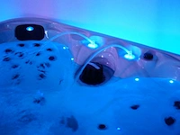 Mawialux 5-persoons buitenspa met balboa en wifi (bomvol opties en 83 massage jets) - grijze kuipkleur - afbeelding 119 van  131