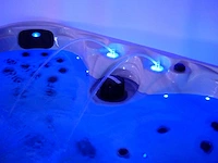 Mawialux 5-persoons buitenspa met balboa en wifi (bomvol opties en 83 massage jets) - grijze kuipkleur - afbeelding 120 van  131
