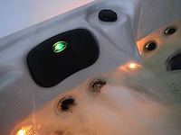Mawialux 5-persoons buitenspa met balboa en wifi (bomvol opties en 83 massage jets) - witte kuip - afbeelding 10 van  129