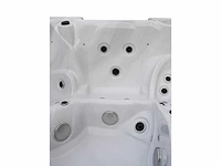 Mawialux 5-persoons buitenspa met balboa en wifi (bomvol opties en 83 massage jets) - witte kuip - afbeelding 2 van  129