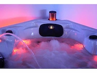Mawialux 5-persoons buitenspa met balboa en wifi (bomvol opties en 83 massage jets) - witte kuip - afbeelding 20 van  129