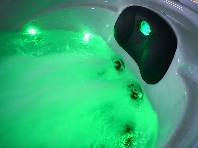 Mawialux 7-persoons buitenspa met balboa en wifi (bomvol opties en 100 massage jets) - grijze binnenkuip - afbeelding 114 van  115