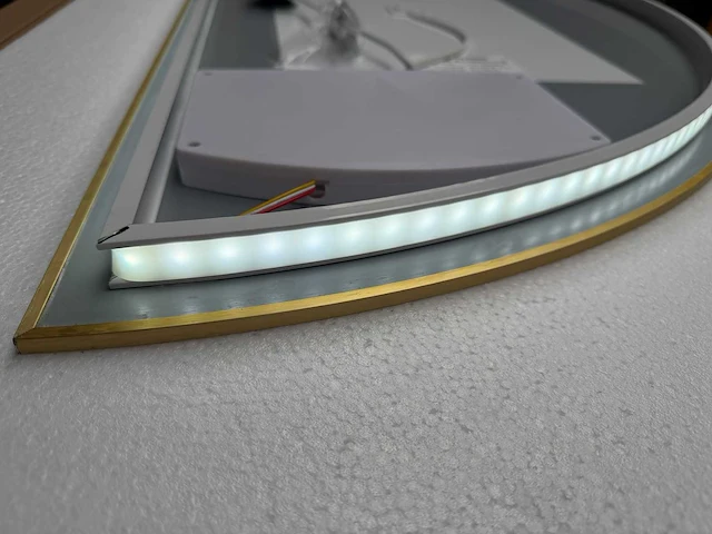 Mawialux decoratieve halve maan led spiegel in 180 of 200cm (zonder rand of mat zwart/goud rand) - afbeelding 3 van  19