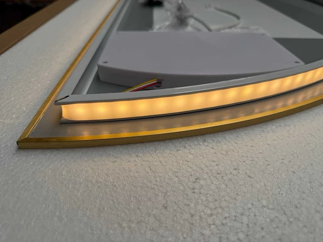 Mawialux decoratieve halve maan led spiegel in 180 of 200cm (zonder rand of mat zwart/goud rand) - afbeelding 4 van  19