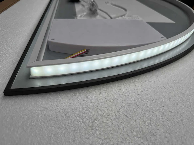 Mawialux decoratieve halve maan led spiegel in 180 of 200cm (zonder rand of mat zwart/goud rand) - afbeelding 18 van  19