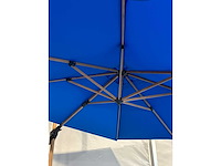 Maxxgarden zweefparasol 3x4m blauw met zwenkfunctie en voet - afbeelding 3 van  5