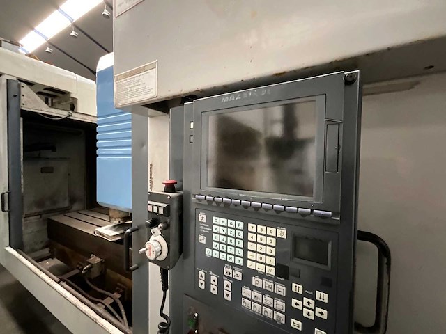 Mazak - vtc 300c - verticale machinecentra - afbeelding 9 van  10
