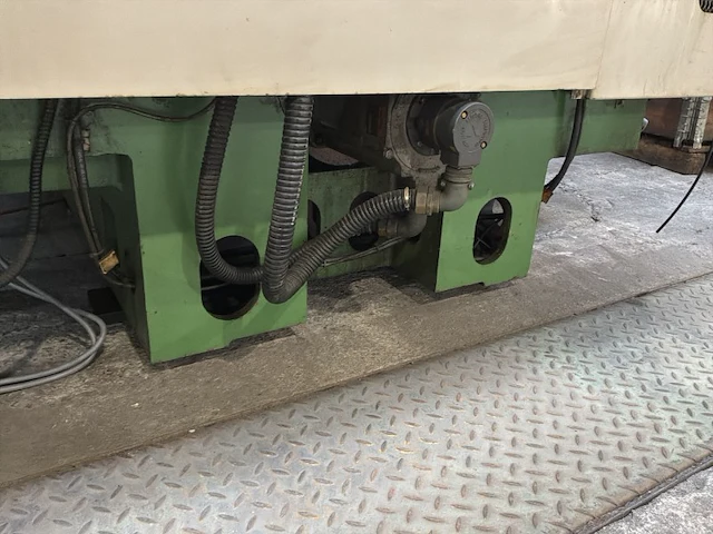 Mazak mt-v-515 verticaal cnc-bewerkingscentrum - afbeelding 8 van  18
