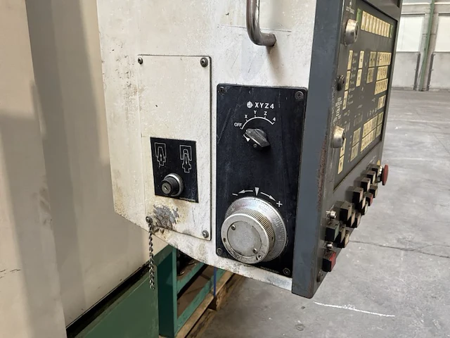 Mazak mt-v-515 verticaal cnc-bewerkingscentrum - afbeelding 16 van  18