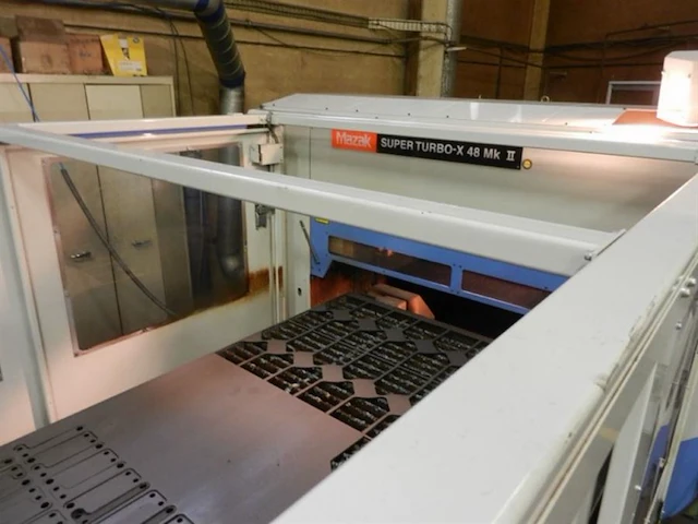 Mazak super turbo-x 48 mk ii co₂ lasersnijmachine - afbeelding 8 van  13