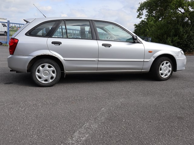 Mazda 323f - jmzbj143231520538 - 2003 - afbeelding 4 van  26