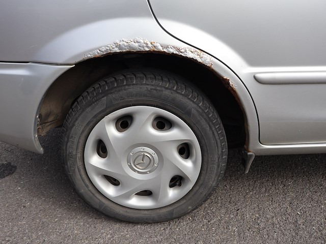 Mazda 323f - jmzbj143231520538 - 2003 - afbeelding 5 van  26