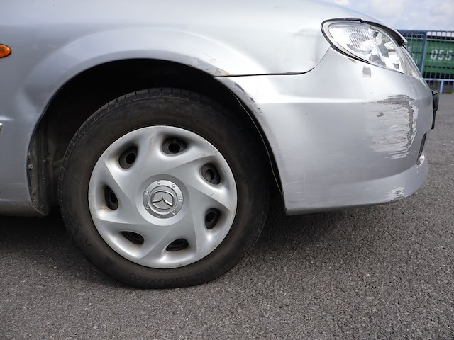 Mazda 323f - jmzbj143231520538 - 2003 - afbeelding 6 van  26