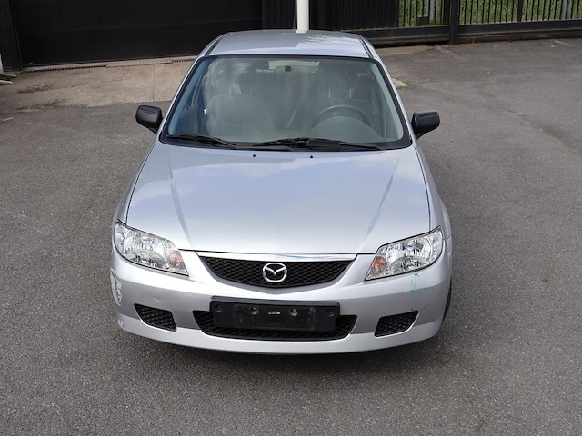 Mazda 323f - jmzbj143231520538 - 2003 - afbeelding 20 van  26