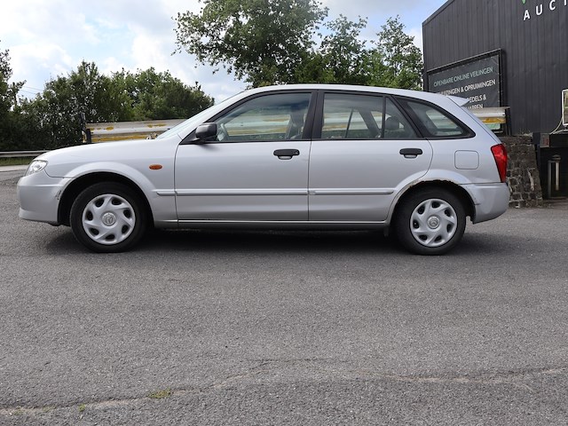 Mazda 323f - jmzbj143231520538 - 2003 - afbeelding 22 van  26