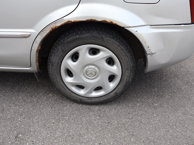 Mazda 323f - jmzbj143231520538 - 2003 - afbeelding 24 van  26