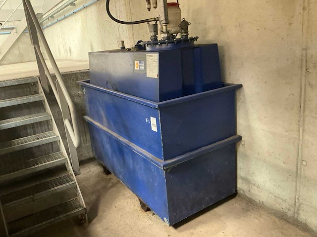 Mazouttank met pomp - afbeelding 2 van  5
