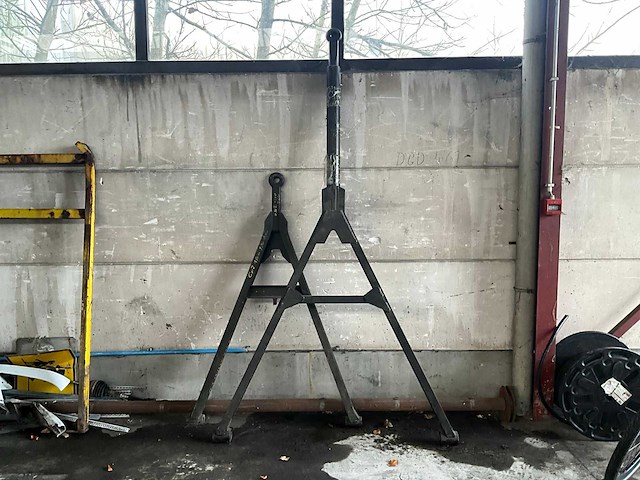 Mazouttank ongebruikt vrachtwagen compleet met 2 depannagestangen - afbeelding 3 van  11