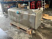 Mazouttank ongebruikt vrachtwagen compleet met 2 depannagestangen