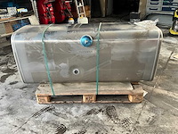 Mazouttank ongebruikt vrachtwagen compleet met 2 depannagestangen - afbeelding 4 van  11