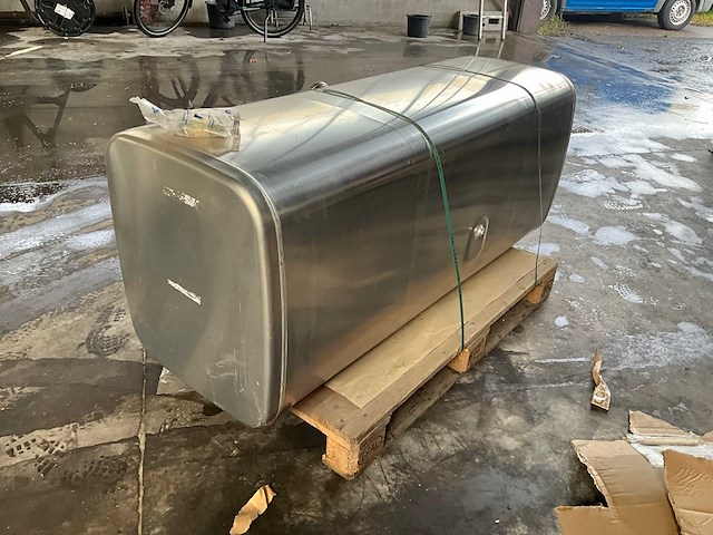 Mazouttank ongebruikt vrachtwagen compleet met 2 depannagestangen - afbeelding 9 van  11