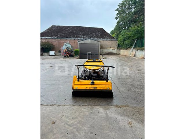 Mcconnel t600 slope robot met optie 130 cm forestry mulcher - oscillerende houten hamers. - afbeelding 17 van  21