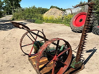 Mccormick grasmaaier oldtimer tractor - afbeelding 2 van  3