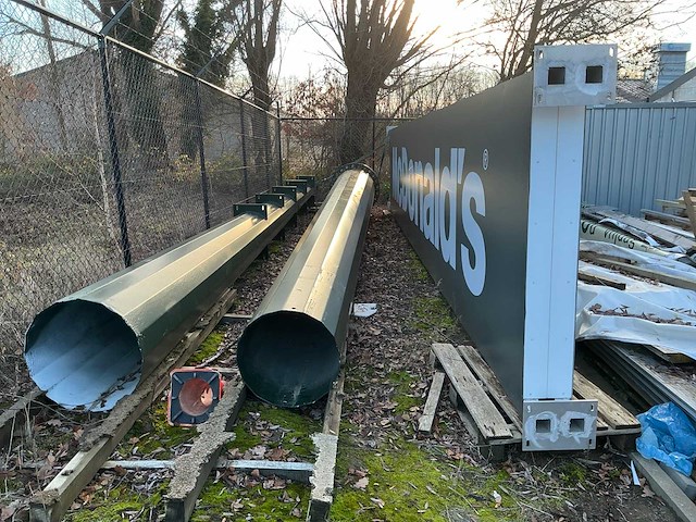 Mcdonalds reclame op zuil - afbeelding 2 van  5