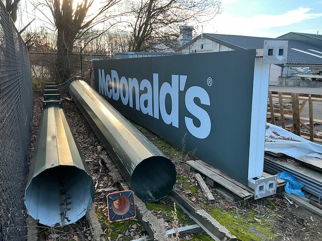 Mcdonalds reclame op zuil - afbeelding 3 van  5