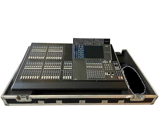 Mcl32 - m7cl32 incl flighcases - afbeelding 1 van  2