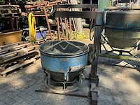 M.c.t met beton/cement kuip - bak stv pallethaak - hijskraan - afbeelding 2 van  4
