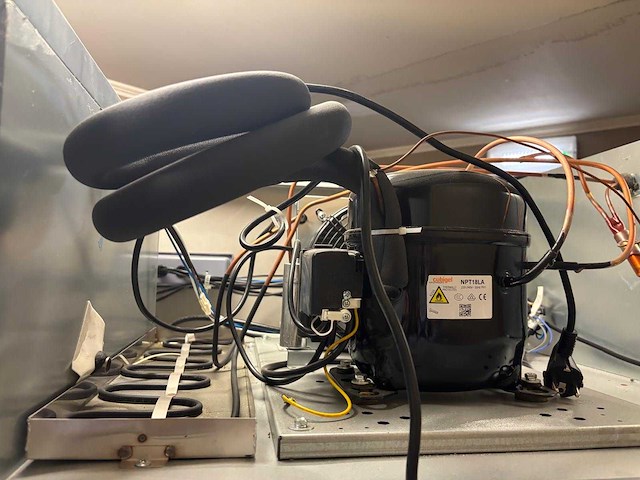 Mec cf1400dt gekoelde kast vriezer (1 maand gebruik) - afbeelding 7 van  7