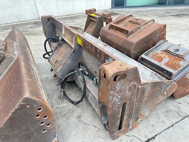 Mecalac - 2016 - 12mtx - mobiele graafmachine - afbeelding 29 van  64