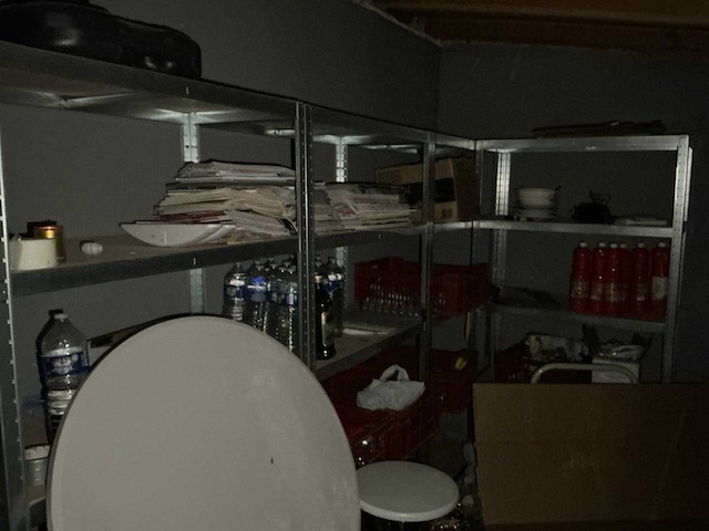 Mecanorekje/ inclusief kunststof rek, opplooibare tafel, 1 kleine plateauwagen, 1 stoepbord lotto, partij tijdschriften in 3 kunststof stapelkratten (3x) - afbeelding 1 van  7