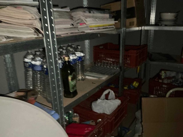 Mecanorekje/ inclusief kunststof rek, opplooibare tafel, 1 kleine plateauwagen, 1 stoepbord lotto, partij tijdschriften in 3 kunststof stapelkratten (3x) - afbeelding 3 van  7