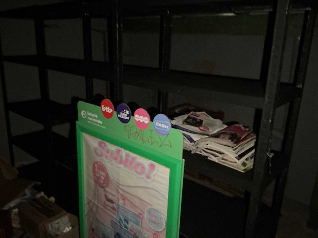 Mecanorekje/ inclusief kunststof rek, opplooibare tafel, 1 kleine plateauwagen, 1 stoepbord lotto, partij tijdschriften in 3 kunststof stapelkratten (3x) - afbeelding 5 van  7