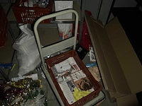 Mecanorekje/ inclusief kunststof rek, opplooibare tafel, 1 kleine plateauwagen, 1 stoepbord lotto, partij tijdschriften in 3 kunststof stapelkratten (3x) - afbeelding 7 van  7