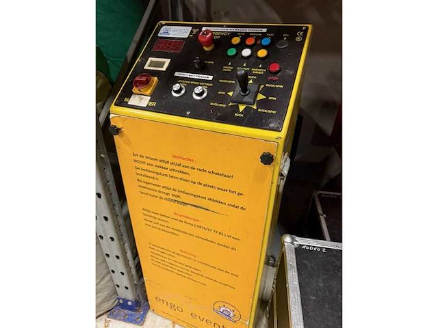 Mechanische rodeostier - bull - compleet - afbeelding 8 van  9