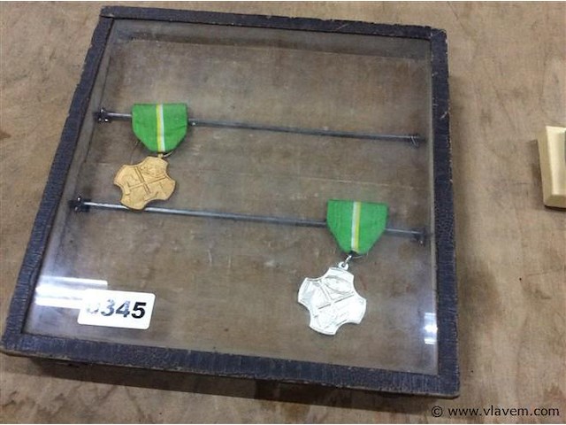 …medaille in vitrintje - afbeelding 1 van  2