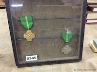 …medaille in vitrintje - afbeelding 2 van  2