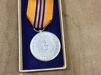 …medaille koningin beatrice - afbeelding 2 van  2