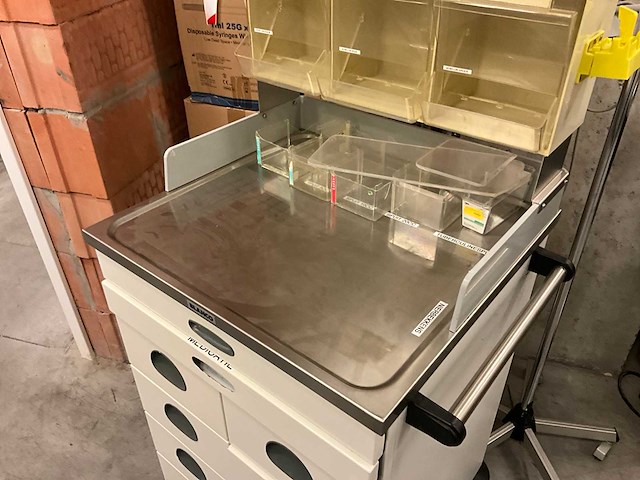 Medicatiewagen - afbeelding 4 van  5