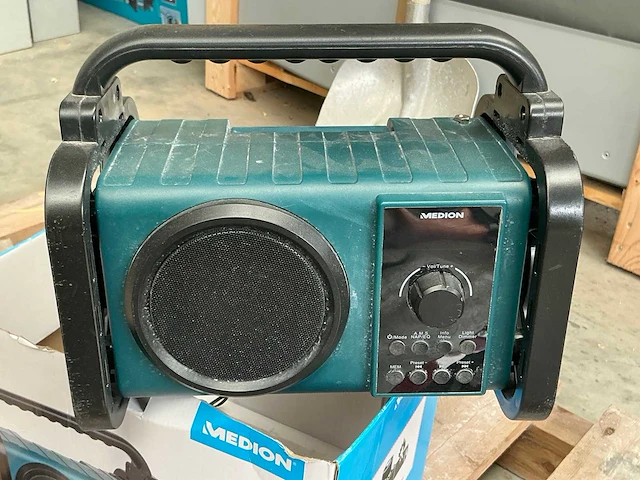 Medion 43277 dab+/ luetooth radio & wekker - afbeelding 1 van  2