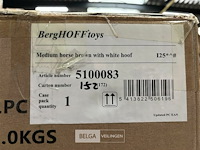 Medium horse brown with white hoof - afbeelding 3 van  3