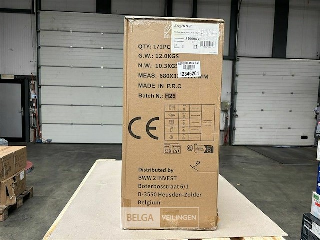 Medium horse brown with white hoof - afbeelding 2 van  3