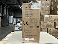 Medium horse brown with white hoof - afbeelding 2 van  3