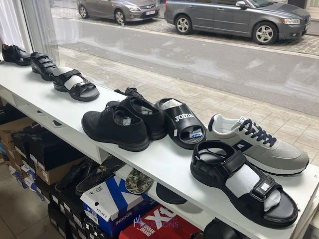 Meer dan 275 paar schoenen - afbeelding 2 van  91